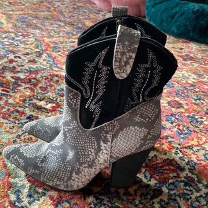 Dingo calico snake boots